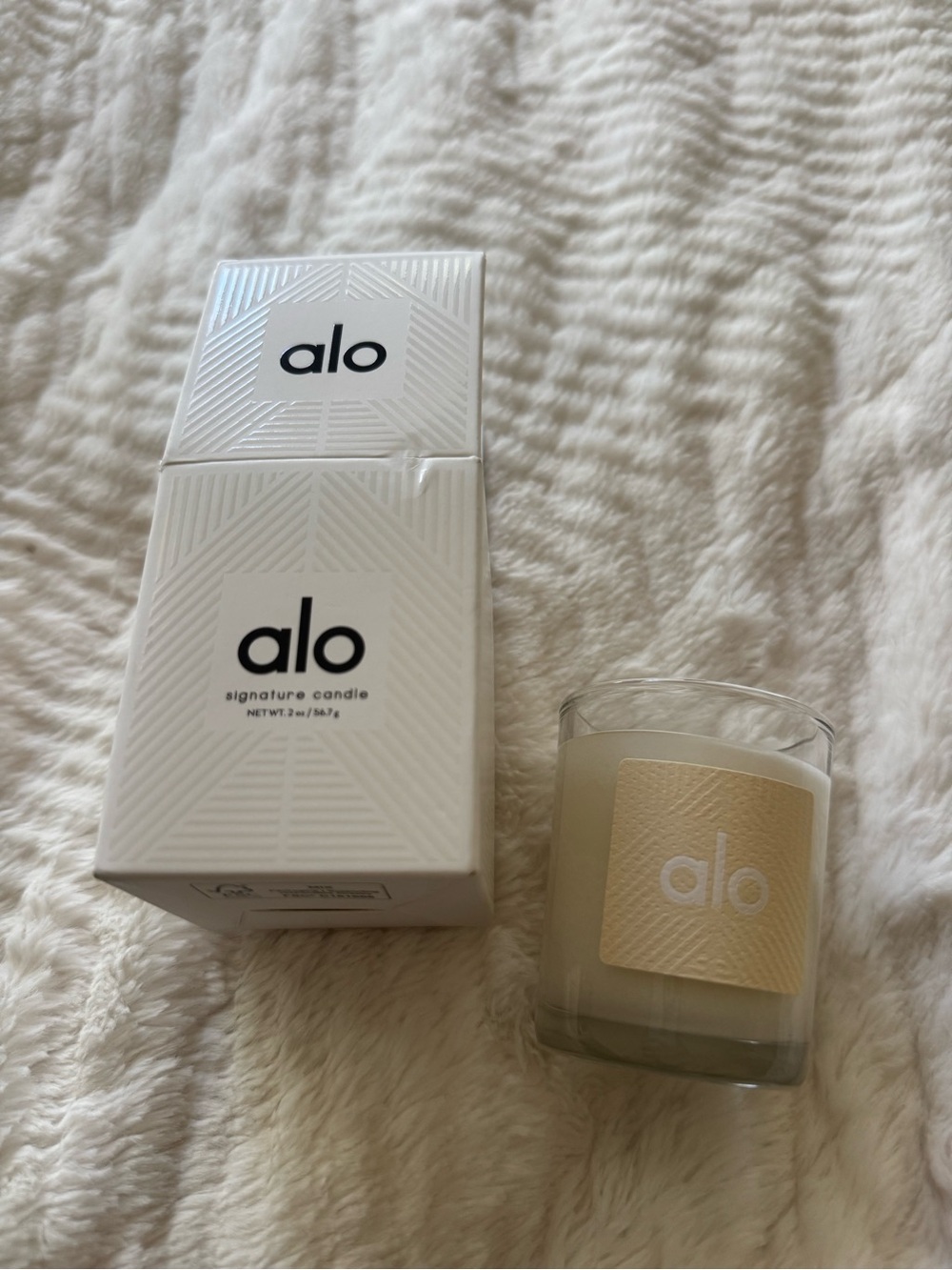 Alo Yoga Signature Candle 2 oz | Sandalwood, Violet, Amber & Black Pepper | New